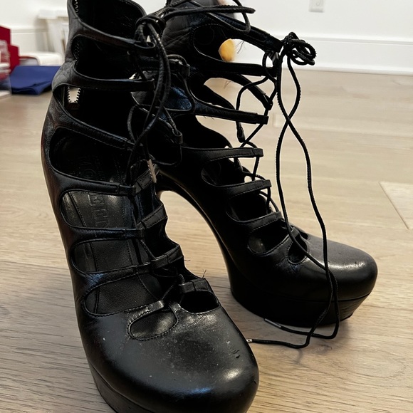 Alexander McQueen lace up booties - Picture 2 of 3
